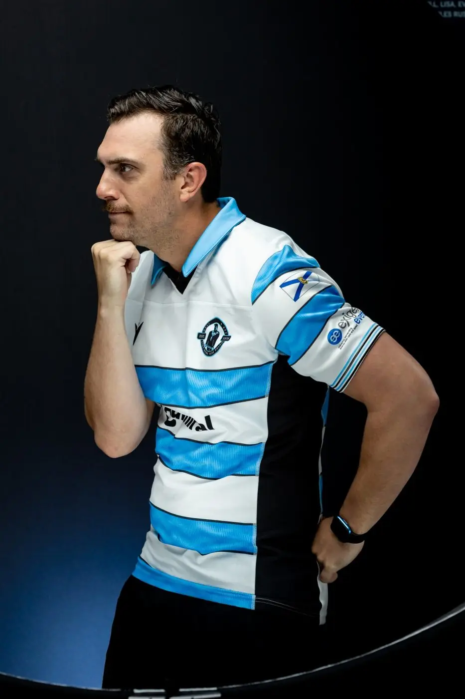 A Tars player in the club’s home jersey